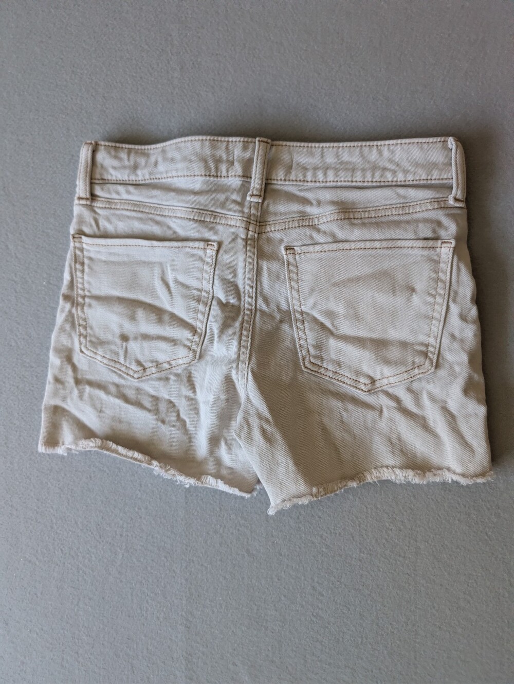 Low Rise Distressed Raw Hem Cream Denim Midi Jean Shorts Contrast Stitch Sz 3/26 image 2